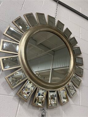 Sunburst Round Wall Mirror in Antique Gold